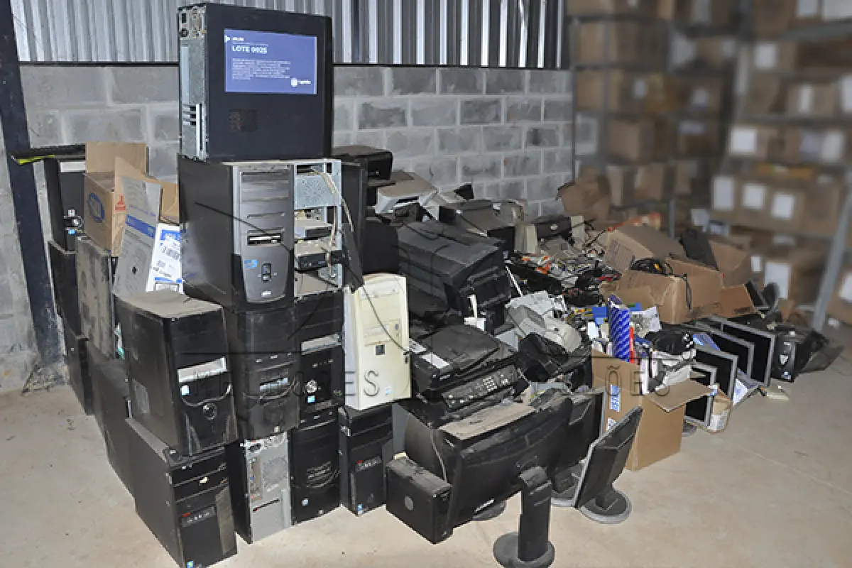 LOTE 024 - SUCATA - MONTANTE - DERIVADO INFORMATICA