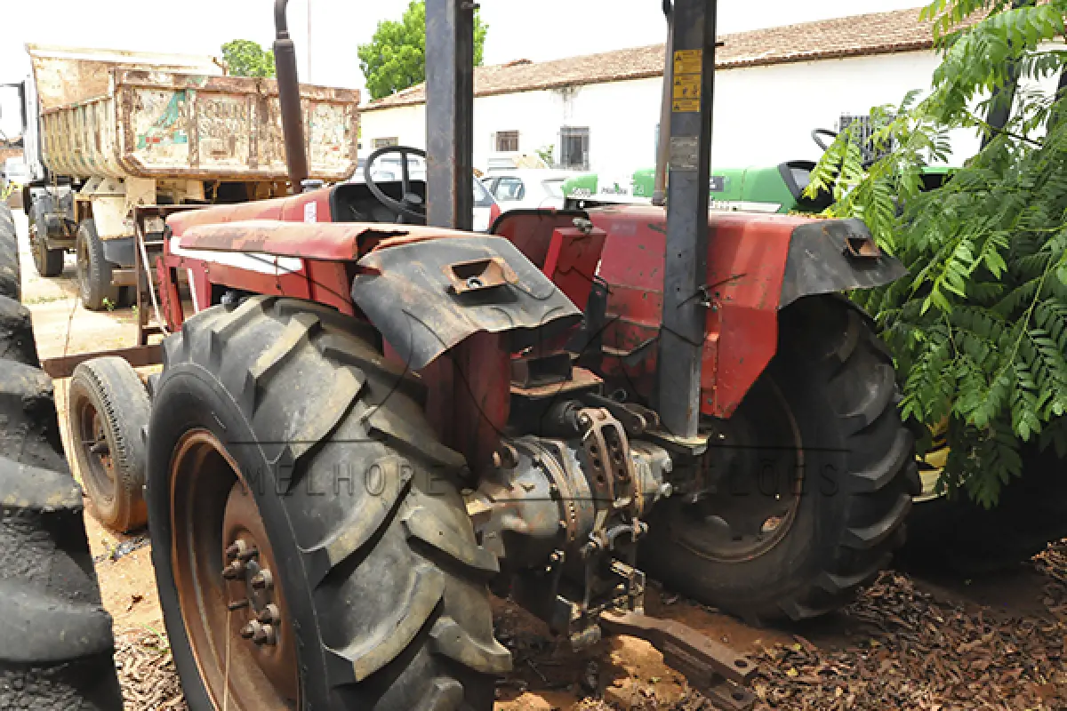 LOTE 004 - TRATOR MASSEY FERGUNSON ON 265 - ANO S.ID