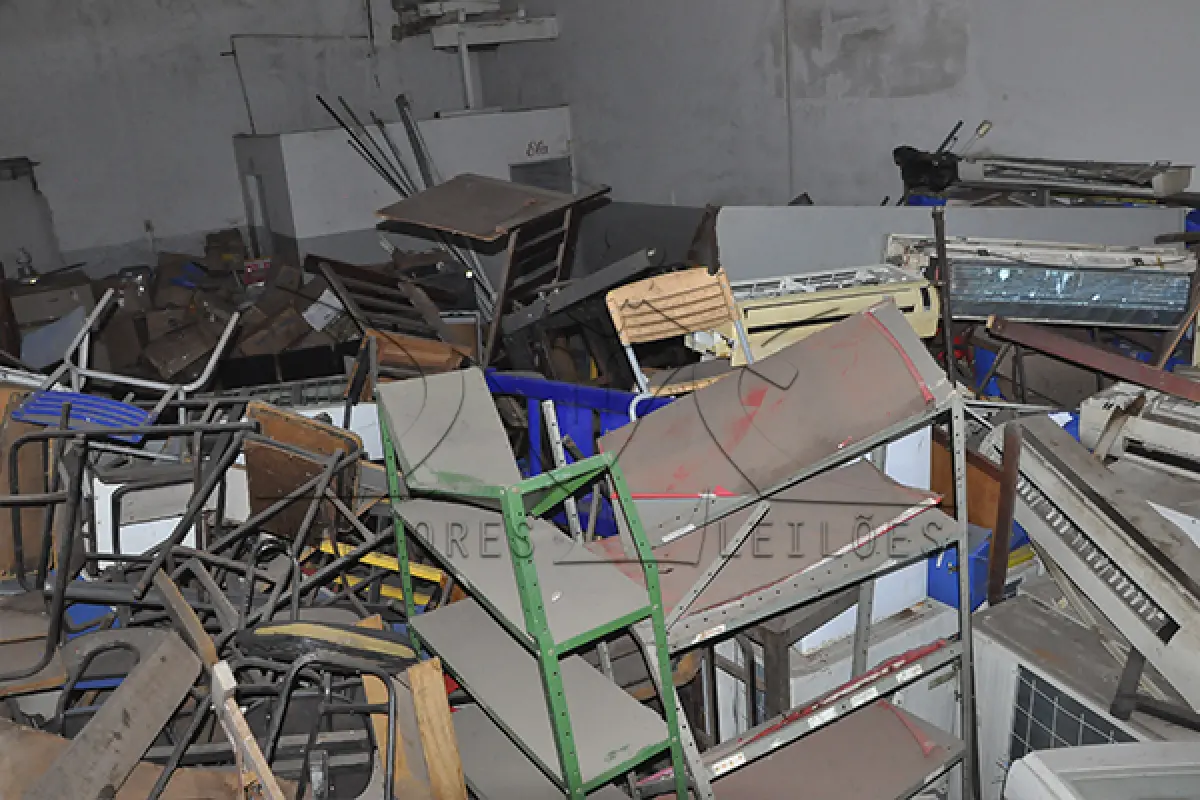 LOTE 049 - SUCATA -  ELETRODOMÉSTICO, MOBÍLIAS E DIVERSOS
