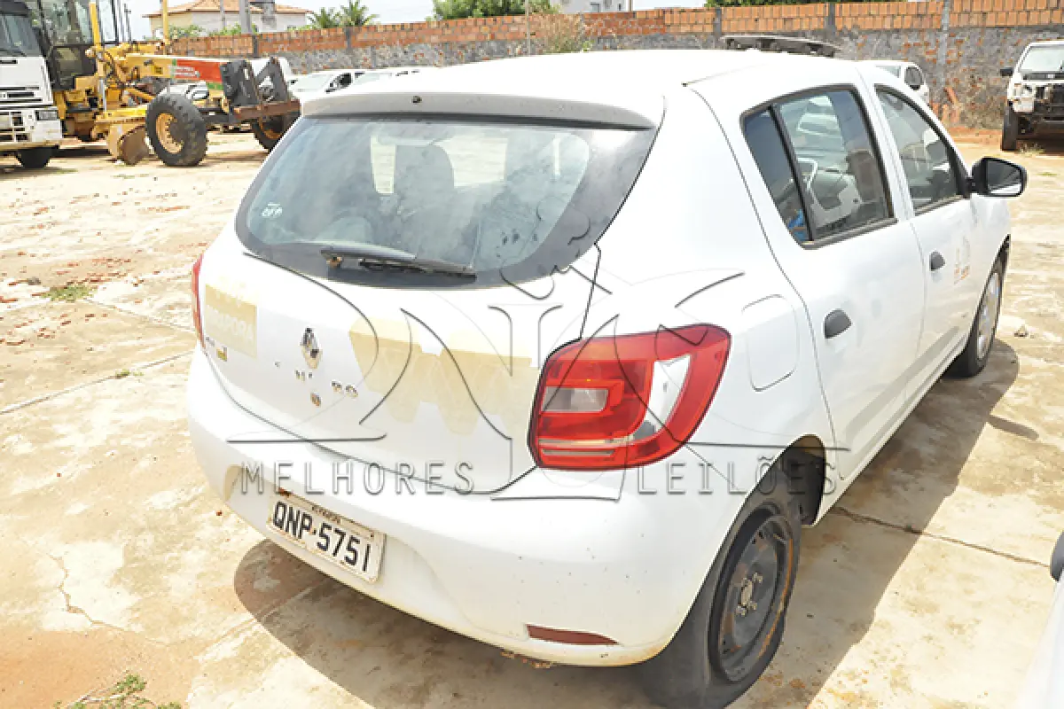 LOTE 032 - RENAULT SANDERO AUTH 10 - PLACA QNP-5751 ANO 2017 2018