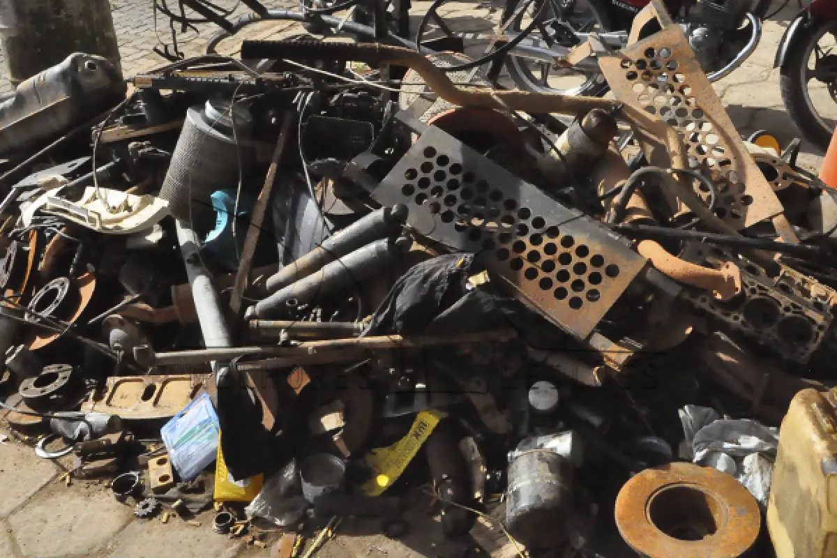 LOTE 010 - SUCATA - MONTANTE - FERRAGEM, PECA MECANICA E MATERIAL DE CONSTRUÇÃO