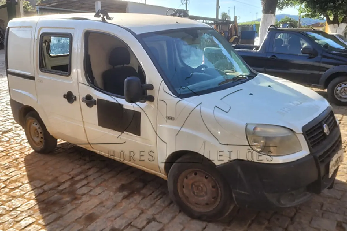 LOTE 017 - FIAT DOBLO RONTAN AMB2 - ANO 2011 2012