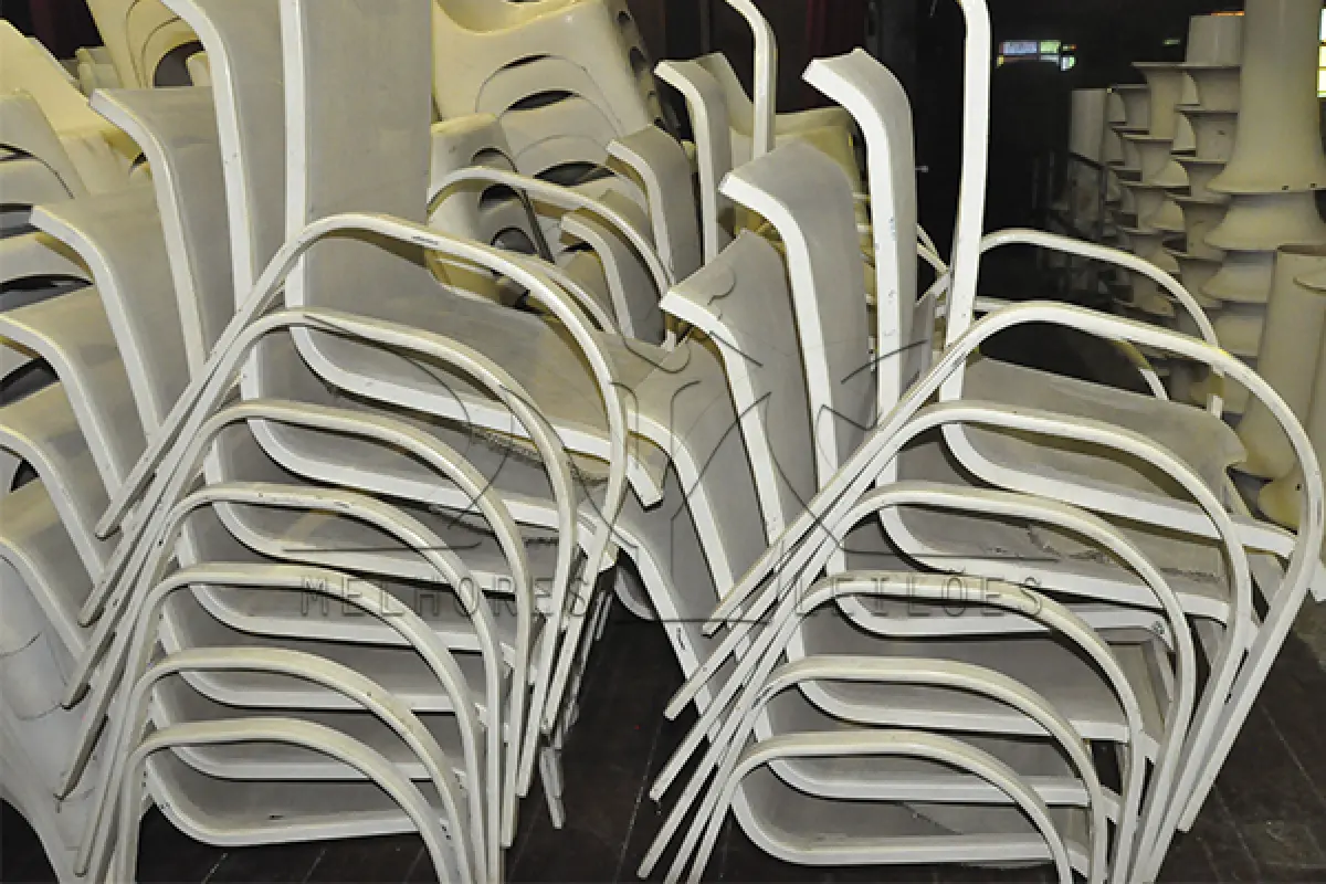 LOTE 008 - MONTANTE CADEIRAS EM ALUMINIO