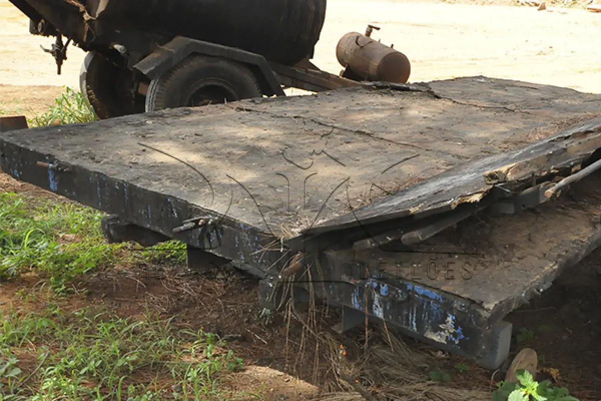 LOTE 050 - SUCATA - EQUIPAMENTOS, IMPLEMENTOS