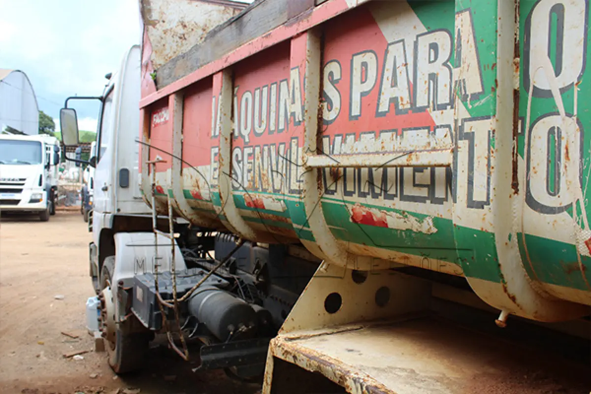 LOTE 009 - M. BENS ATEGO 1418  - PLACA HMG-7240-ANO 2006-2006