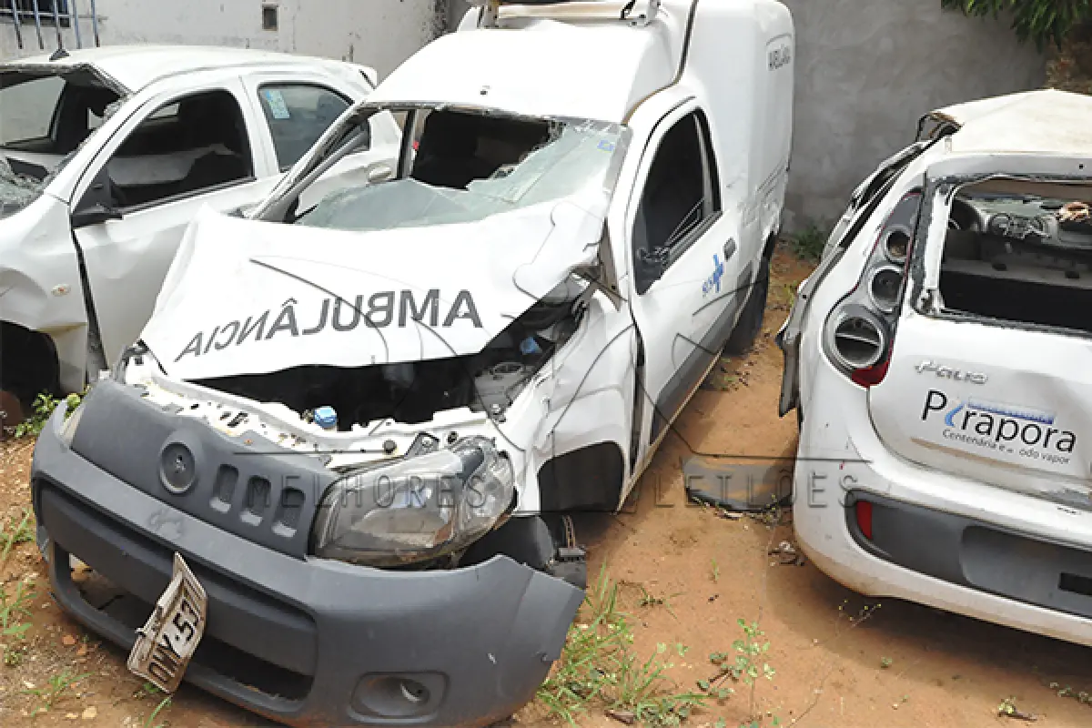 LOTE 045 - SUCATAS 4 VEICULOS - FIAT PÁLIO - FIAT FIORINO - CHERY QQ - TOYOTA ETIOS - Arrematante com certidão de DETRAN