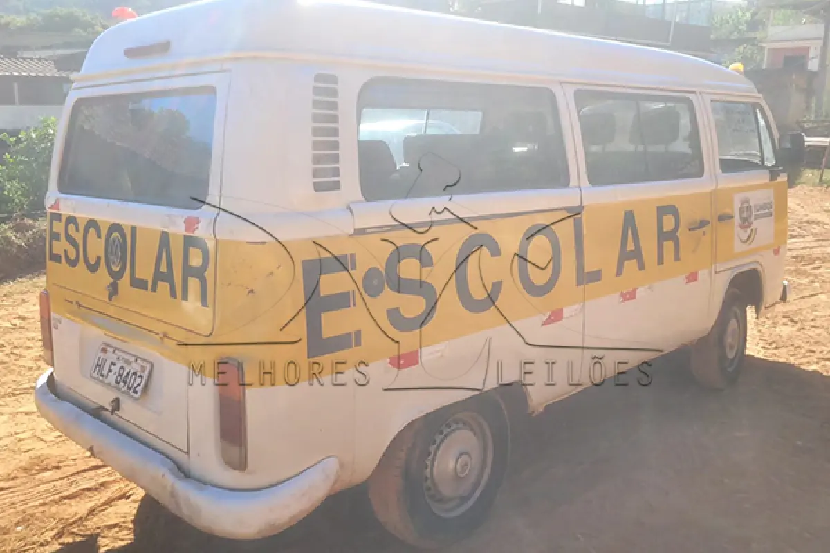 LOTE 007 - VW KOMBI ESCOLAR - ANO 2011 2012