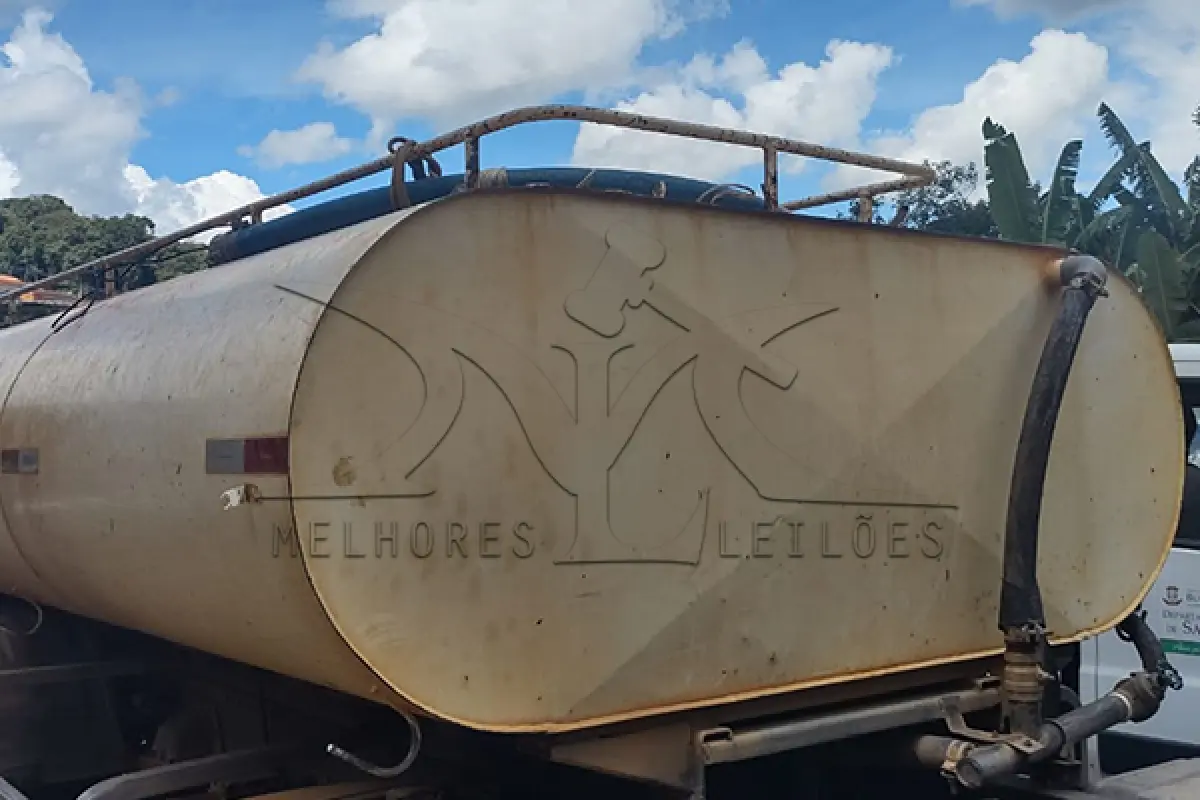 LOTE 008 - TANQUE DE AGUA PARA CAMINHÃO