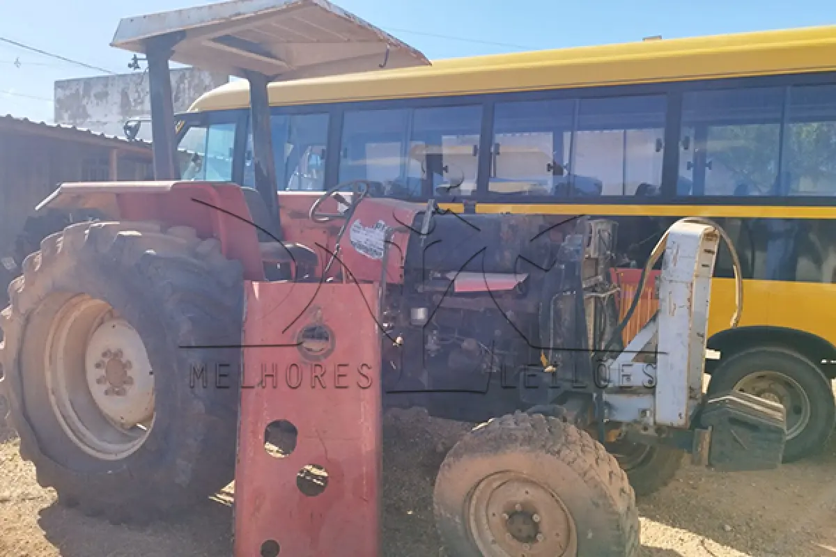LOTE 013 - TRATOR MASSEY-FERGUNSON - CHASSI SERIE 283057976