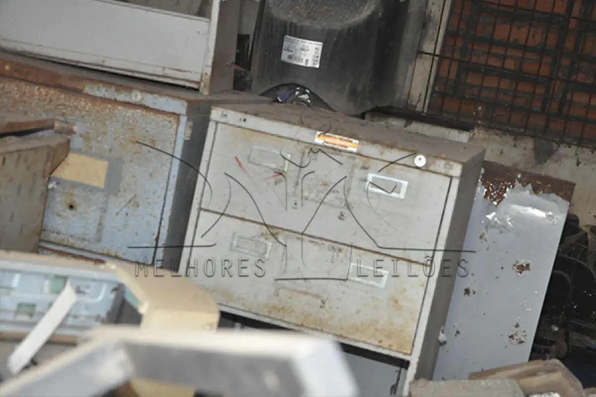 LOTE 049 - SUCATA -  ELETRODOMÉSTICO, MOBÍLIAS E DIVERSOS