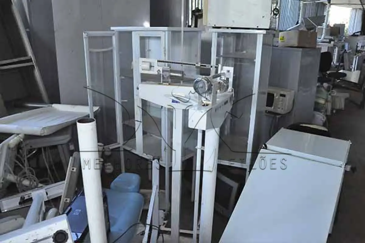 LOTE 016 - DERIVADA EDUCAÇÃO - FERRAGEM, MATERIAIS E ETC