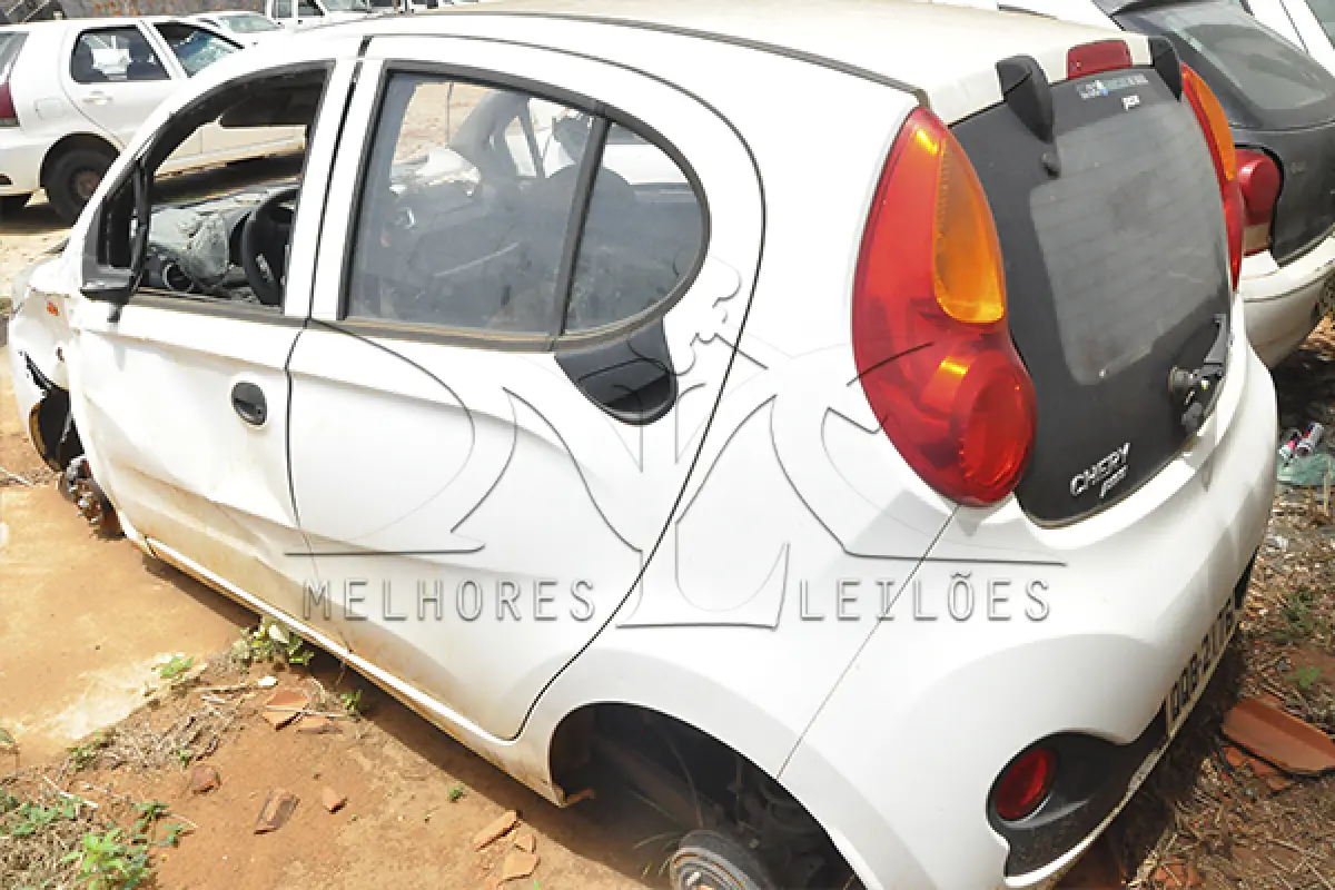 LOTE 045 - SUCATAS 4 VEICULOS - FIAT PÁLIO - FIAT FIORINO - CHERY QQ - TOYOTA ETIOS - Arrematante com certidão de DETRAN