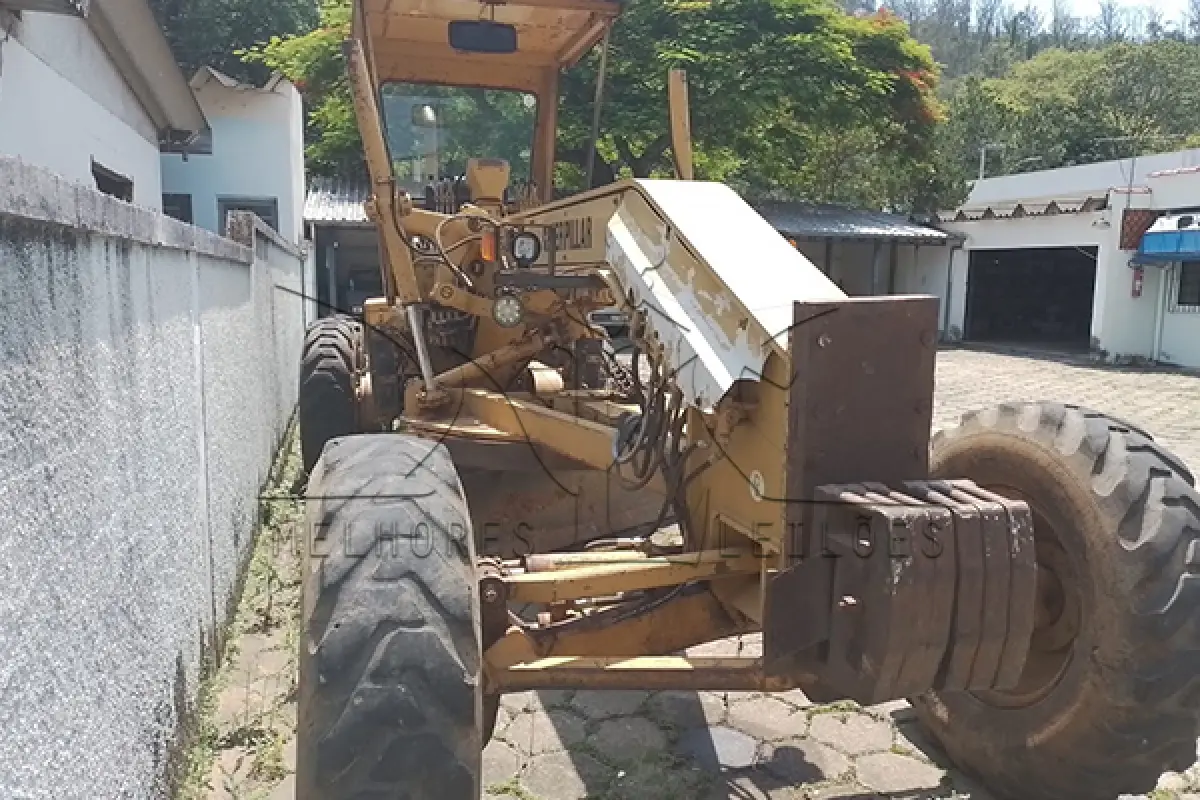 LOTE 001 - 01/02 PATROL CATER PILLAR 12 G - ANO 1994. 02/02 PATROL FIATALLIS PTK 321 ANO 1982.