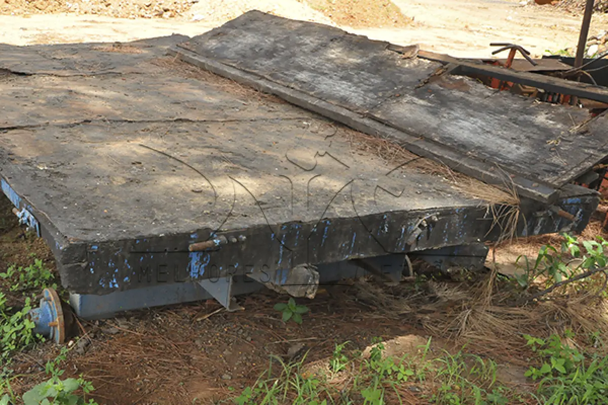 LOTE 050 - SUCATA - EQUIPAMENTOS, IMPLEMENTOS