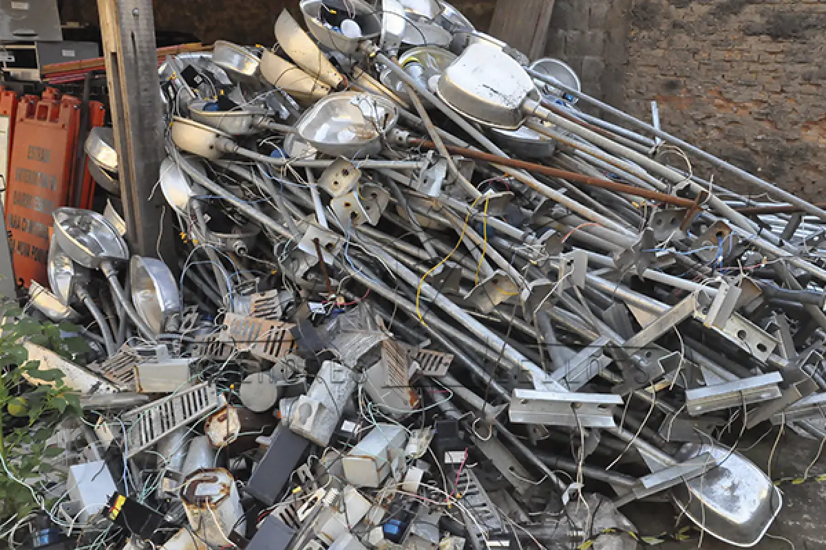 LOTE 011 - SUCATA - MONTANTE - ELETRICA E ILUMINAÇÃO