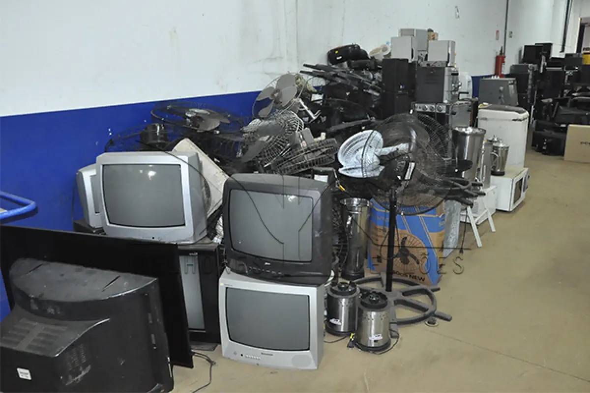 LOTE 013 - ELETRICA, ELETRONICA, NOVOS E SUCATAS