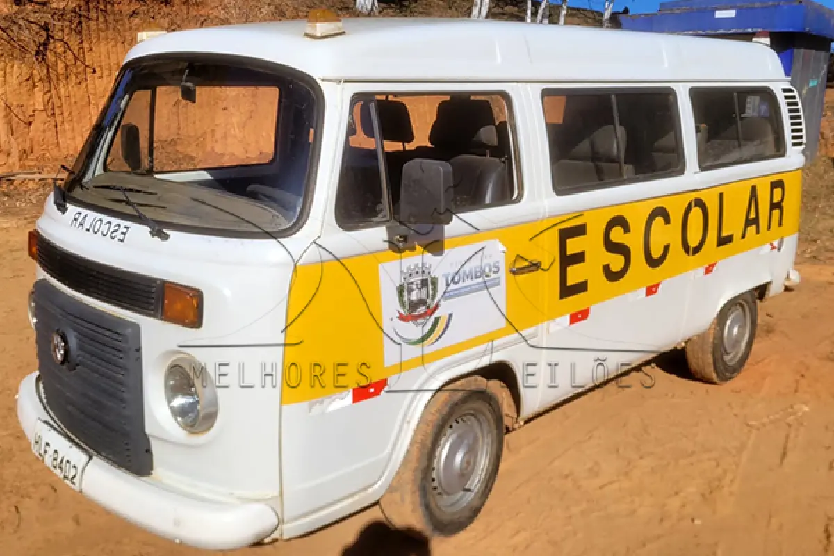 LOTE 007 - VW KOMBI ESCOLAR - ANO 2011 2012