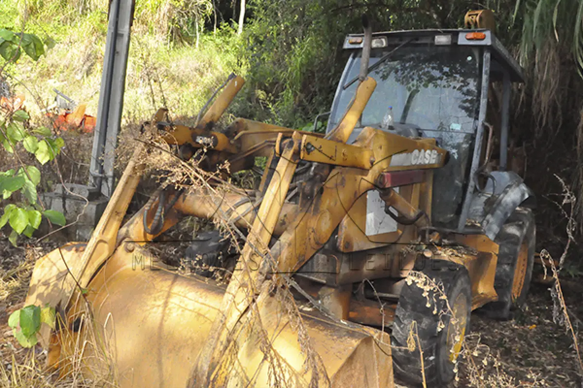 LOTE 007 - MAQUINA RETROESCAVADEIRA CASE 580M - ANO 2010
