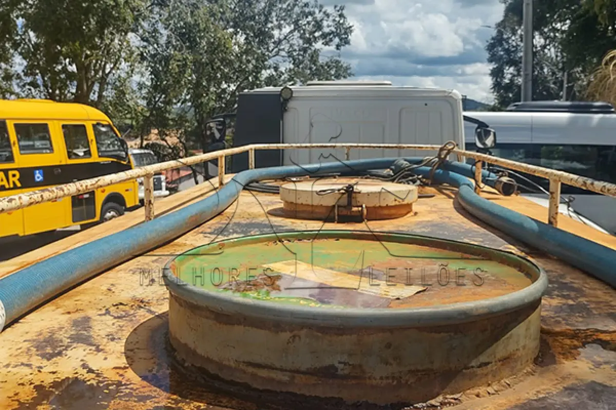 LOTE 008 - TANQUE DE AGUA PARA CAMINHÃO
