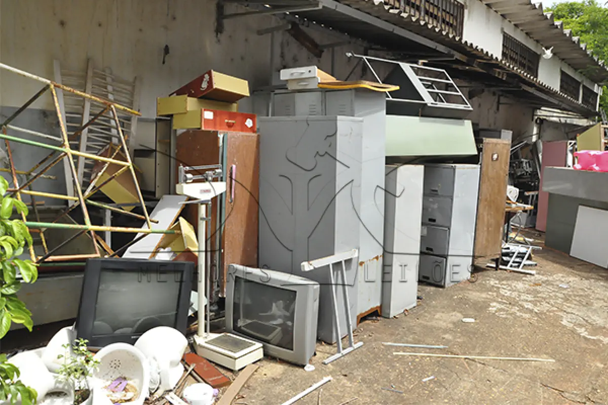 LOTE 047 - SUCATA - ELETRÔNICO, INFORMÁTICA, EQUIPAMENTOS, MOBÍLIAS E DIVERSOS