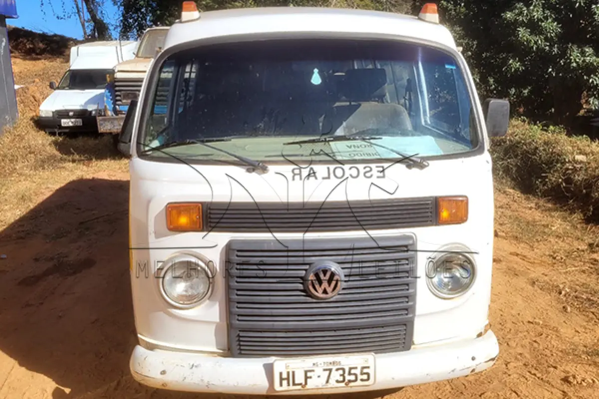 LOTE 006 - VW KOMBI ESCOLAR - ANO 2011 2012