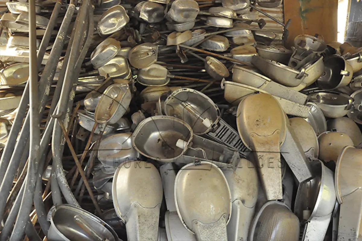 LOTE 011 - SUCATA - MONTANTE - ELETRICA E ILUMINAÇÃO