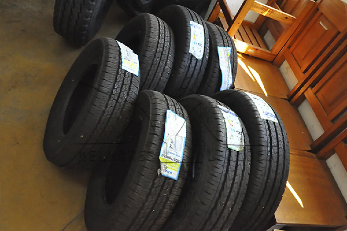 LOTE 013 - PENUES VEICULARES