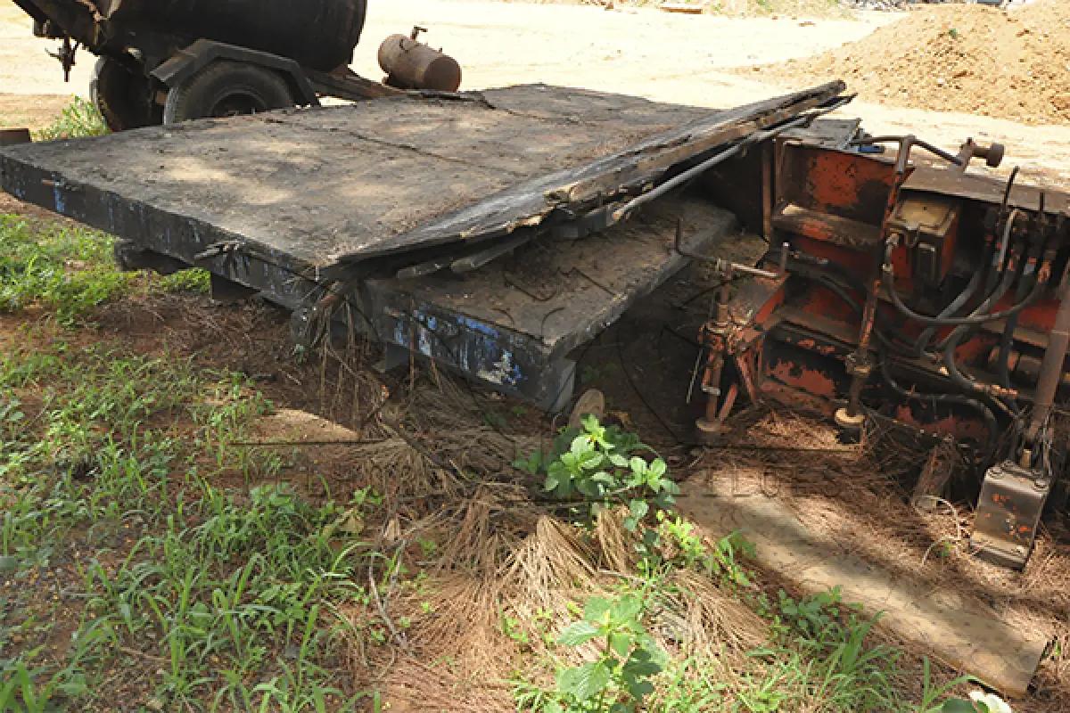 LOTE 050 - SUCATA - EQUIPAMENTOS, IMPLEMENTOS