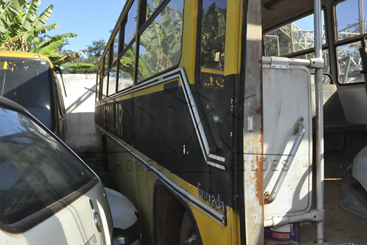 LOTE 010 - M. BENZ OF 1620 - PLACA GQV-9588