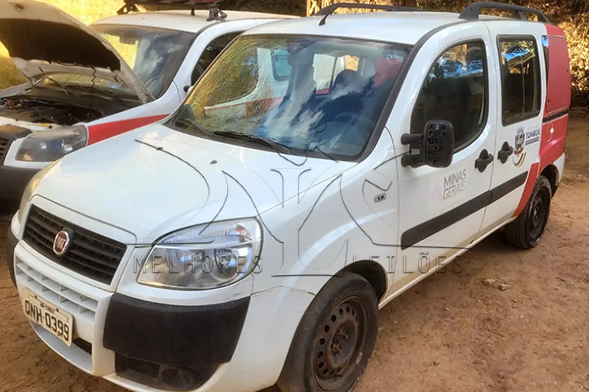 LOTE 011 - FIAT DOBLO ESSENCE 7L E - ANO 2017 2017
