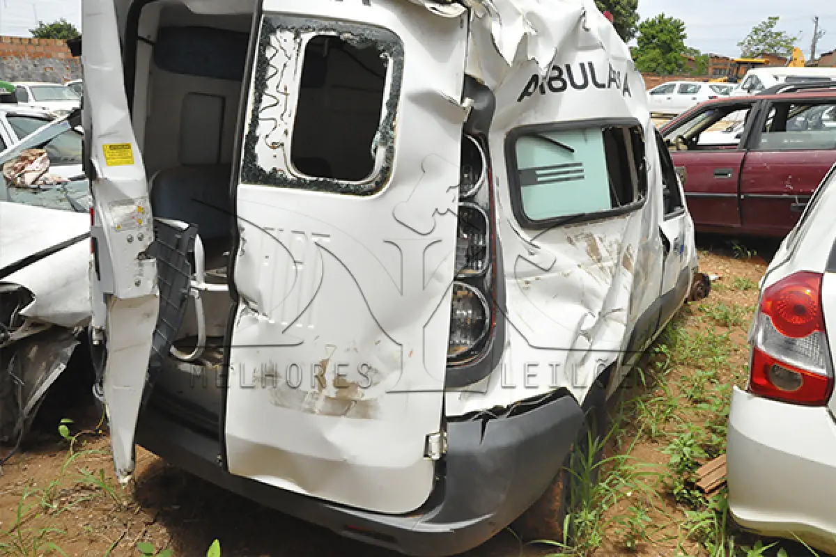 LOTE 045 - SUCATAS 4 VEICULOS - FIAT PÁLIO - FIAT FIORINO - CHERY QQ - TOYOTA ETIOS - Arrematante com certidão de DETRAN