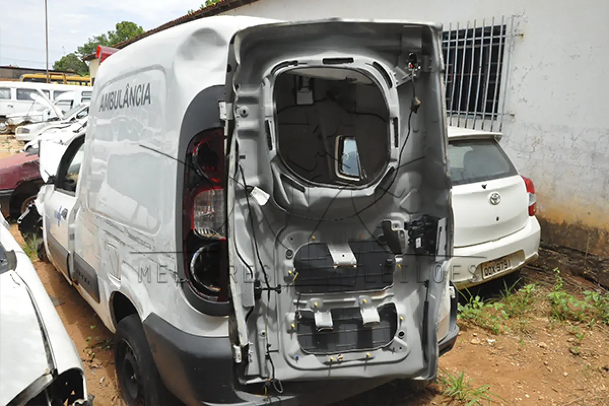 LOTE 045 - SUCATAS 4 VEICULOS - FIAT PÁLIO - FIAT FIORINO - CHERY QQ - TOYOTA ETIOS - Arrematante com certidão de DETRAN