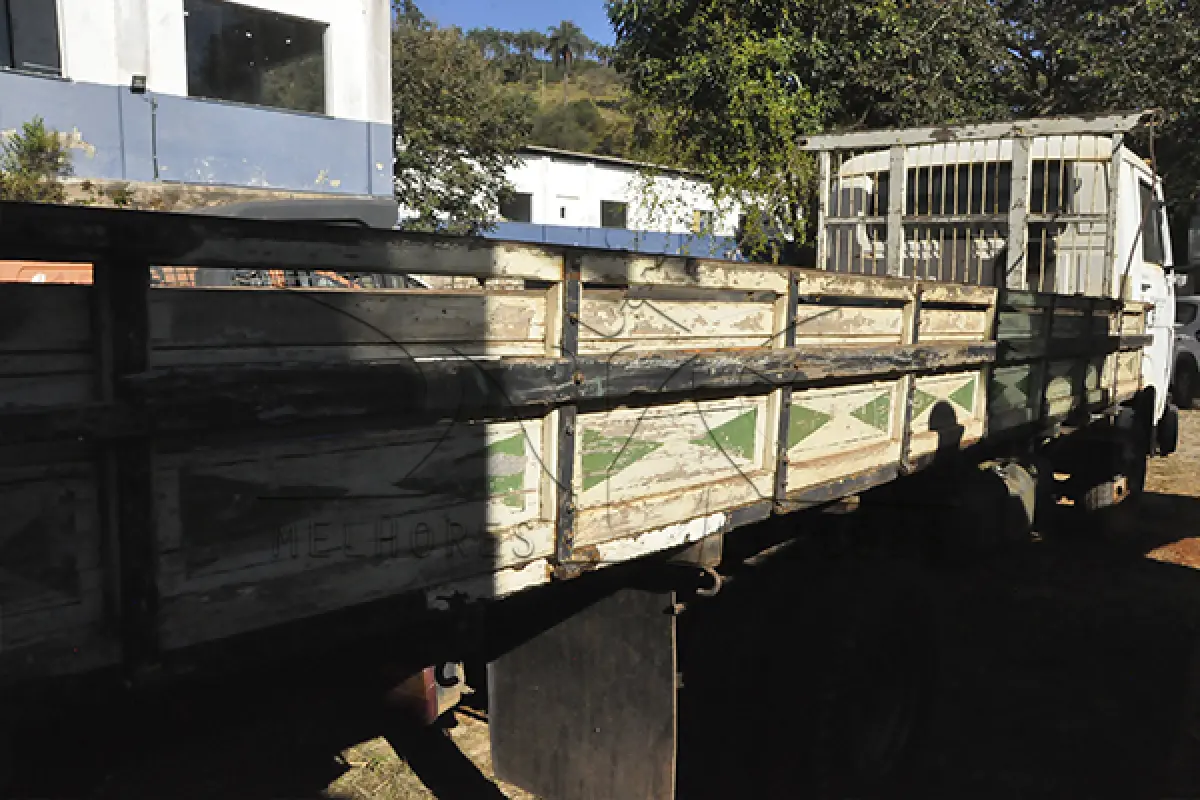 LOTE 007 - VW 7.110 - PLACA HMN2B77