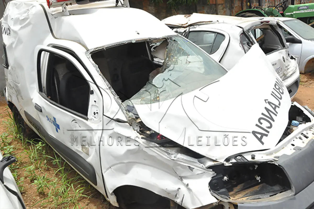 LOTE 045 - SUCATAS 4 VEICULOS - FIAT PÁLIO - FIAT FIORINO - CHERY QQ - TOYOTA ETIOS - Arrematante com certidão de DETRAN