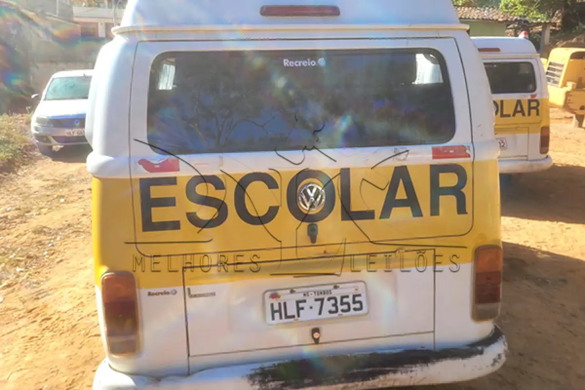 LOTE 006 - VW KOMBI ESCOLAR - ANO 2011 2012