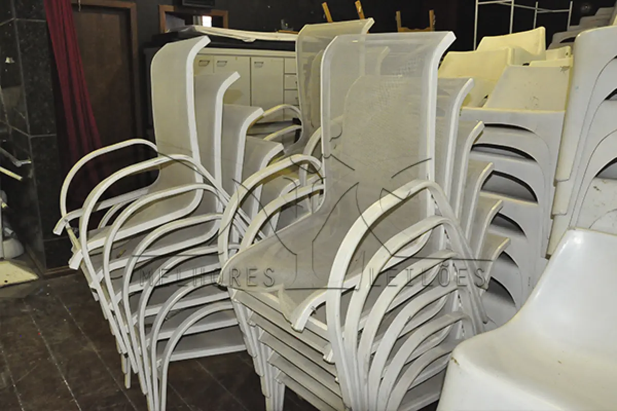 LOTE 008 - MONTANTE CADEIRAS EM ALUMINIO