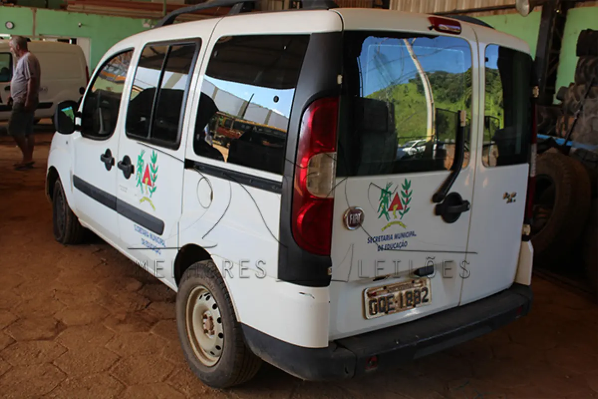 LOTE 005 - FIAT DOBLO ESSECE 1.8 - PLACA OQE-1882 - ANO 2013-2013