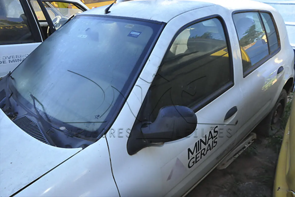 LOTE 004 - RENAUT CLIO. - PLACA PVO-8532