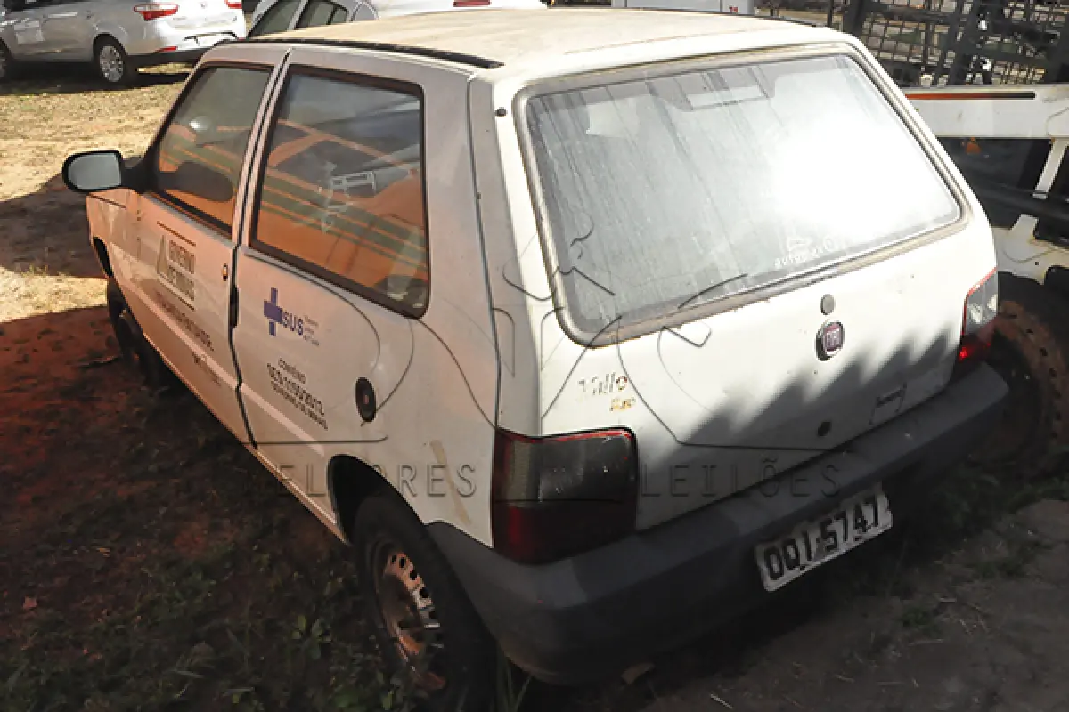 LOTE 004 - FIAT UNO MILLE ECONOMY - PLACA OQI-5747