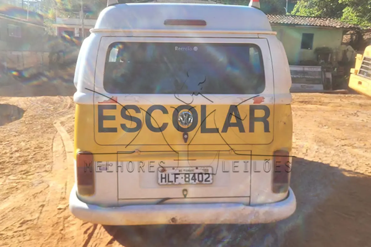 LOTE 007 - VW KOMBI ESCOLAR - ANO 2011 2012