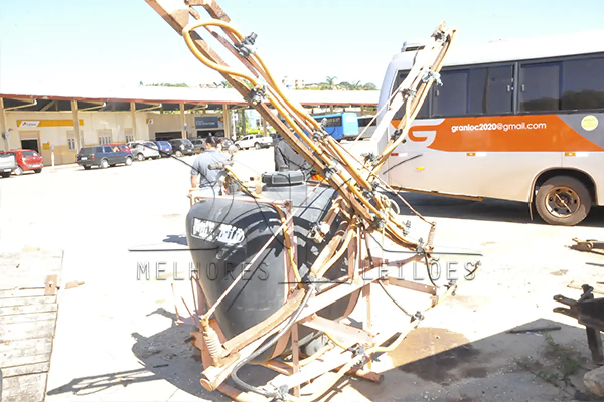 LOTE 014 - SUCATA  AGRÍCOLA DIVERSOS EQUIPAMENTOS