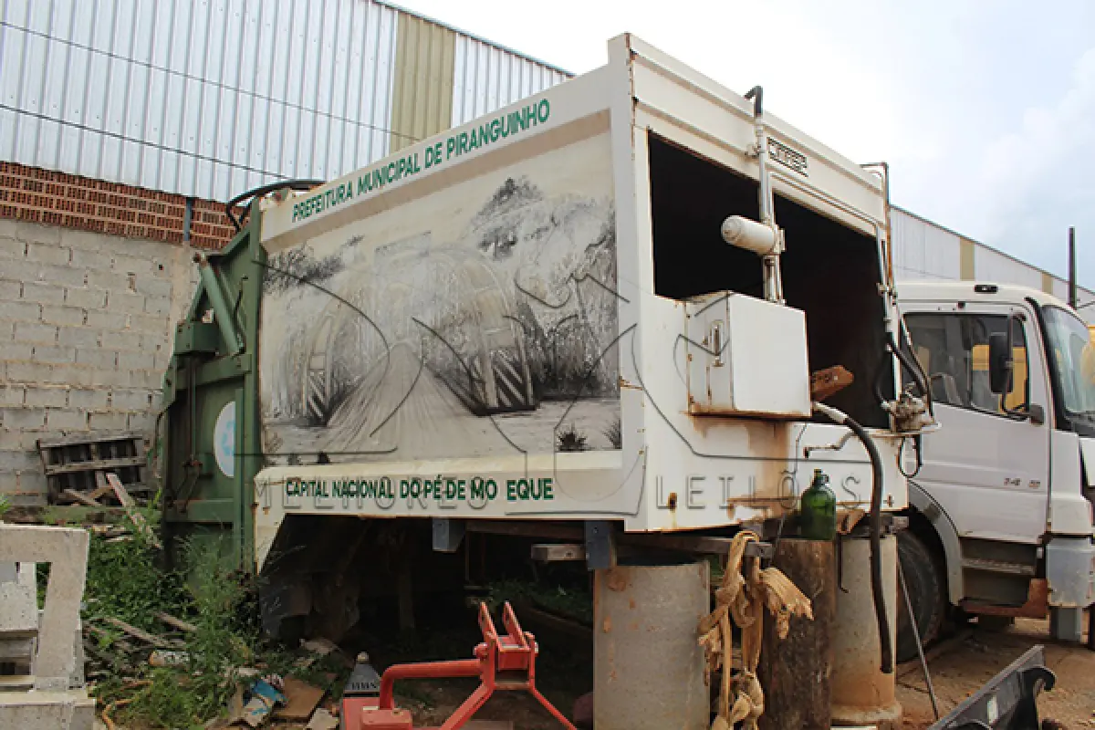 LOTE 010 - COMPACTADOR COLETOR DE LIXO