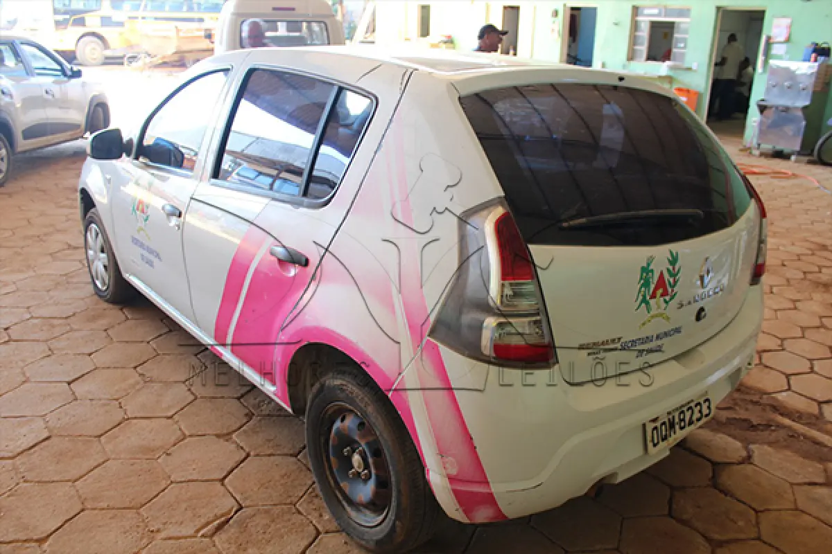 LOTE 003 - RENAULT SANDERO AUT1610V- PLACA OQM-8233 - ANO 2013-2014