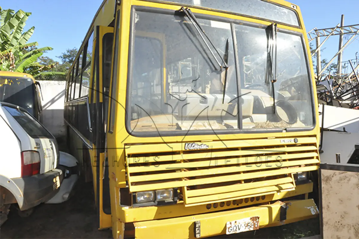 LOTE 010 - M. BENZ OF 1620 - PLACA GQV-9588