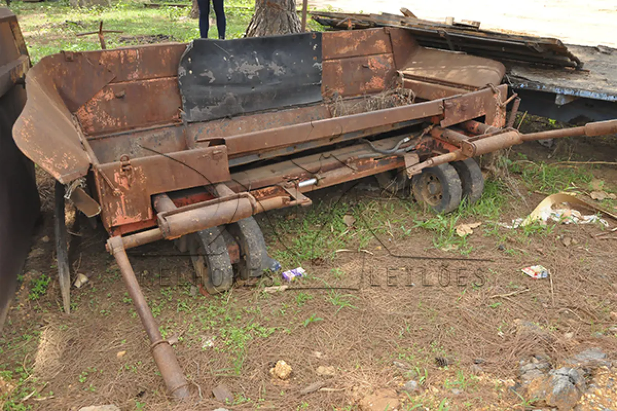 LOTE 050 - SUCATA - EQUIPAMENTOS, IMPLEMENTOS
