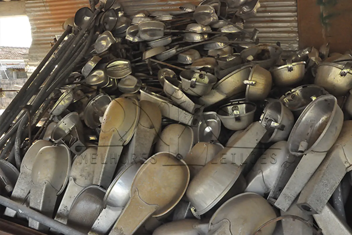 LOTE 011 - SUCATA - MONTANTE - ELETRICA E ILUMINAÇÃO