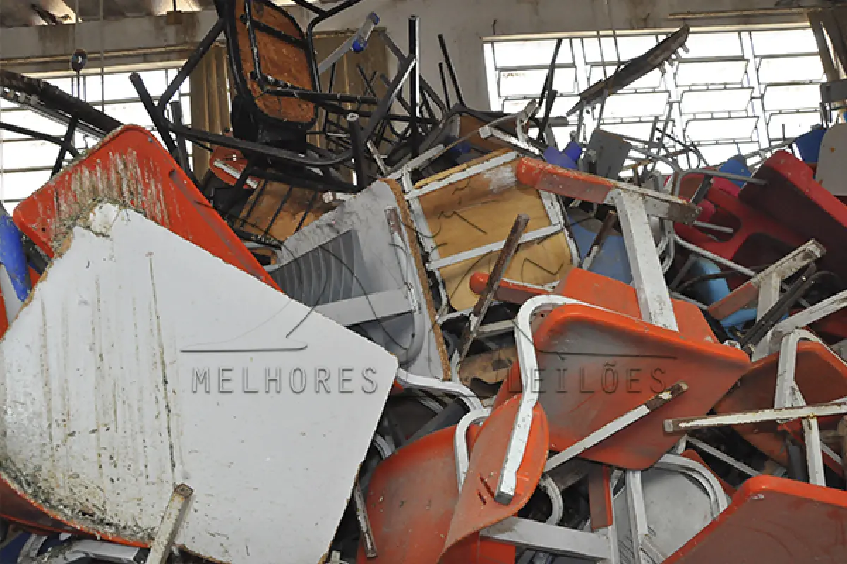 LOTE 047 - SUCATA - ELETRÔNICO, INFORMÁTICA, EQUIPAMENTOS, MOBÍLIAS E DIVERSOS