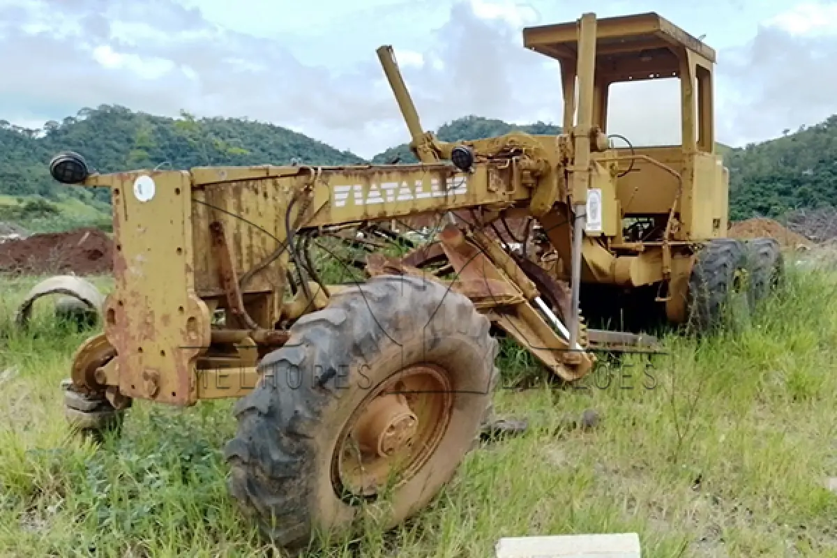 LOTE 001 - 01/02 PATROL CATER PILLAR 12 G - ANO 1994. 02/02 PATROL FIATALLIS PTK 321 ANO 1982.