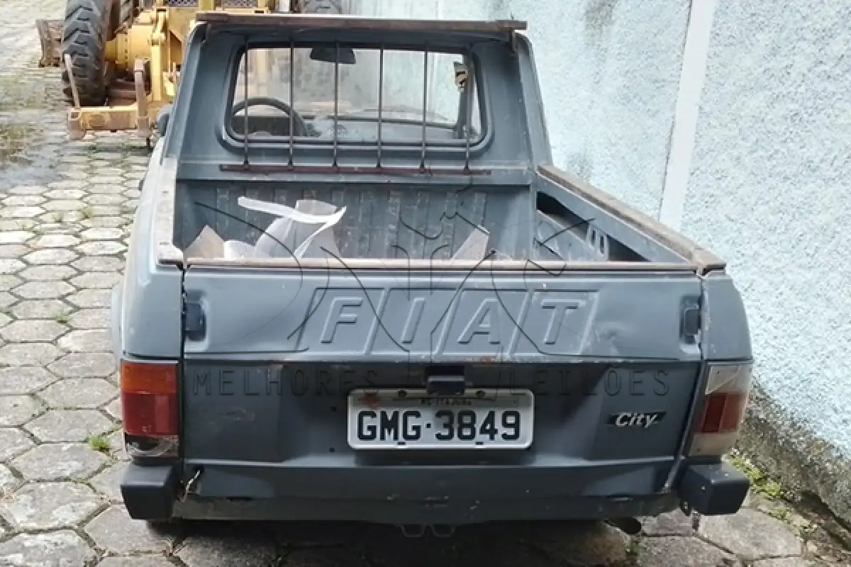 LOTE 002 - 01/02 - VEICULO FIAT 147 - GMG-3849 - 1986 1986. - 02/02 SUCATA DERIVADO OBRA.