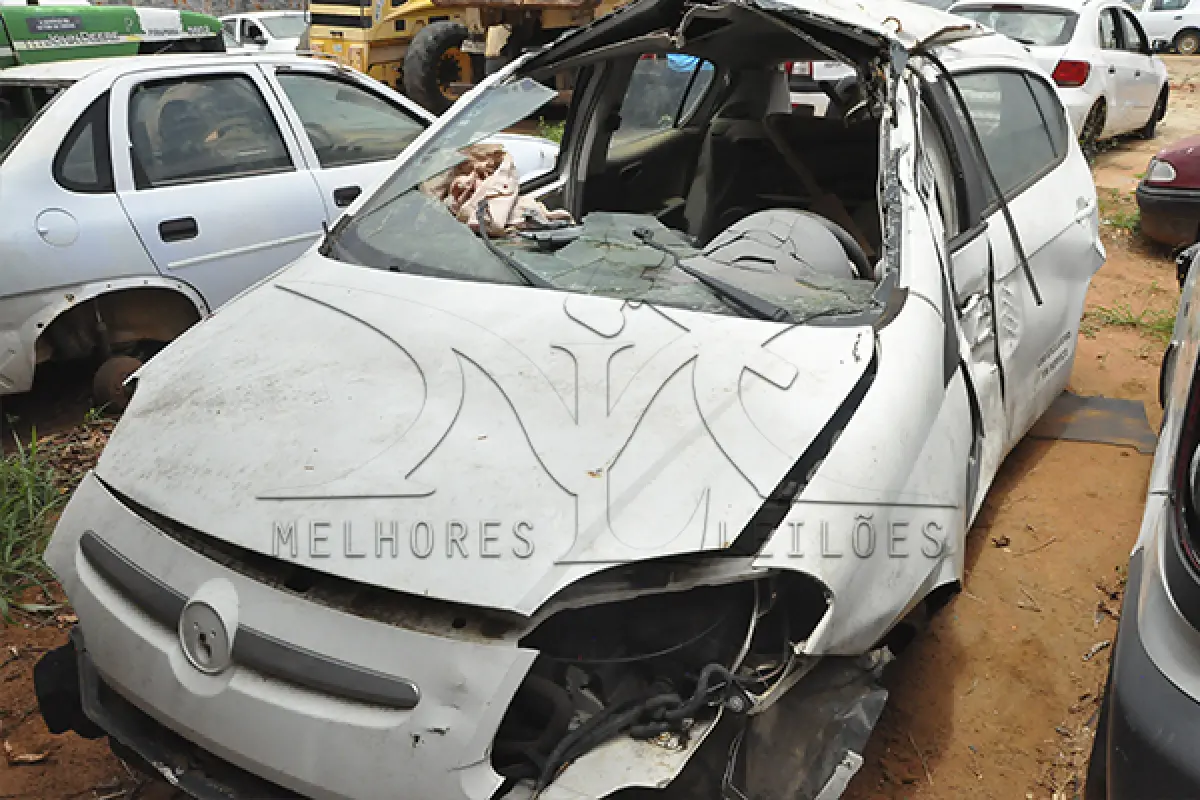 LOTE 045 - SUCATAS 4 VEICULOS - FIAT PÁLIO - FIAT FIORINO - CHERY QQ - TOYOTA ETIOS - Arrematante com certidão de DETRAN